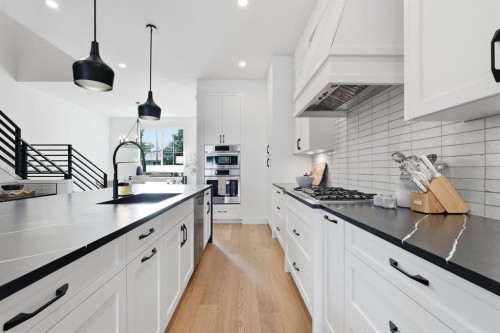 736 35 Street Nw, Calgary, AB - Indoor Photo Showing Kitchen With Upgraded Kitchen