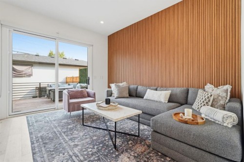 736 35 Street Nw, Calgary, AB - Indoor Photo Showing Living Room