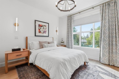736 35 Street Nw, Calgary, AB - Indoor Photo Showing Bedroom
