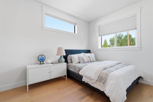 736 35 Street Nw, Calgary, AB - Indoor Photo Showing Bedroom