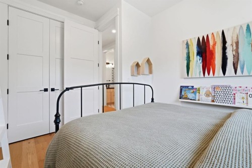 736 35 Street Nw, Calgary, AB - Indoor Photo Showing Bedroom