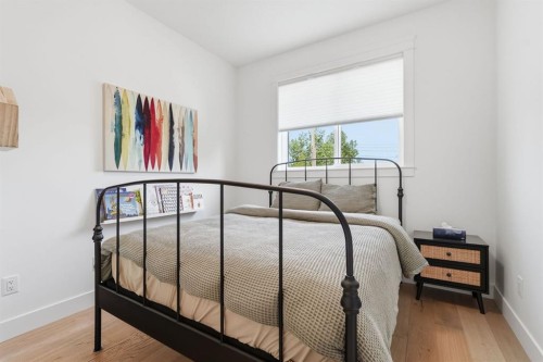 736 35 Street Nw, Calgary, AB - Indoor Photo Showing Bedroom
