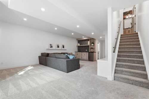 736 35 Street Nw, Calgary, AB - Indoor Photo Showing Other Room