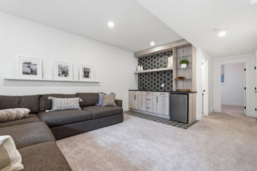 736 35 Street Nw, Calgary, AB - Indoor Photo Showing Living Room