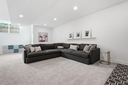 736 35 Street Nw, Calgary, AB - Indoor Photo Showing Living Room
