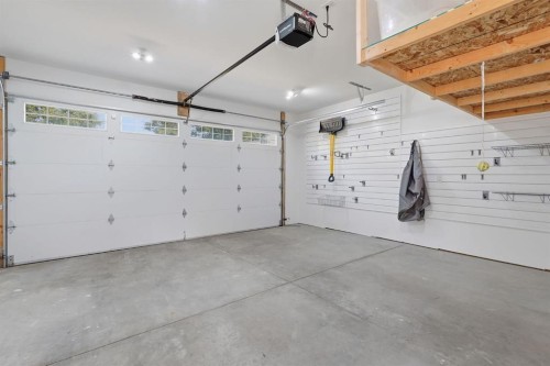 736 35 Street Nw, Calgary, AB - Indoor Photo Showing Garage
