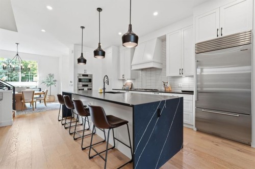 736 35 Street Nw, Calgary, AB - Indoor Photo Showing Kitchen With Upgraded Kitchen