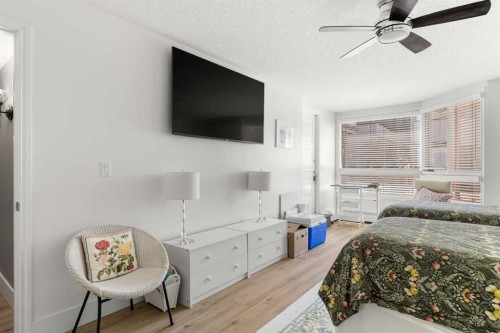 207-2425 90 Avenue Sw, Calgary, AB - Indoor Photo Showing Bedroom