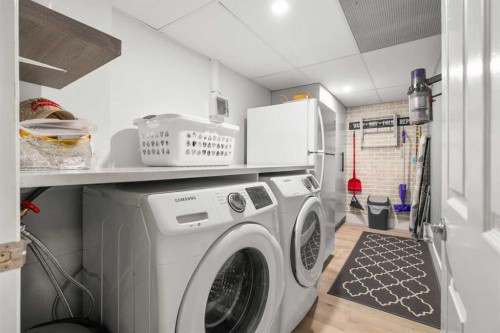 207-2425 90 Avenue Sw, Calgary, AB - Indoor Photo Showing Laundry Room