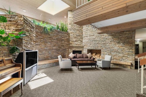 207-2425 90 Avenue Sw, Calgary, AB - Indoor Photo Showing Other Room