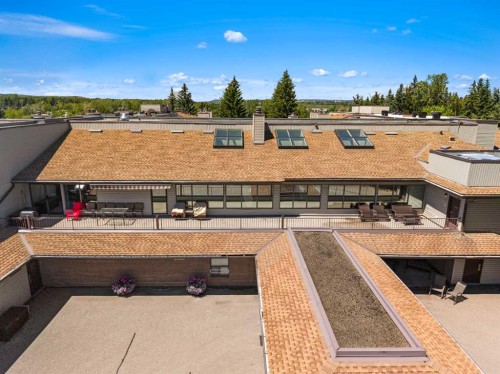 207-2425 90 Avenue Sw, Calgary, AB - Outdoor