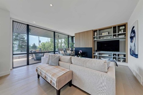 159 Rosery Drive Nw, Calgary, AB - Indoor Photo Showing Living Room