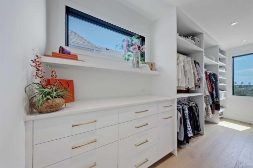 159 Rosery Drive Nw, Calgary, AB - Indoor With Storage