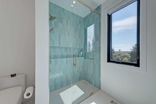 159 Rosery Drive Nw, Calgary, AB - Indoor Photo Showing Bathroom