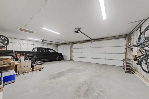 159 Rosery Drive Nw, Calgary, AB - Indoor Photo Showing Garage