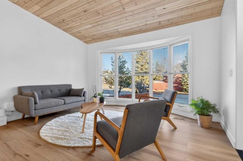 303 Woodside Place, Okotoks, AB - Indoor Photo Showing Living Room