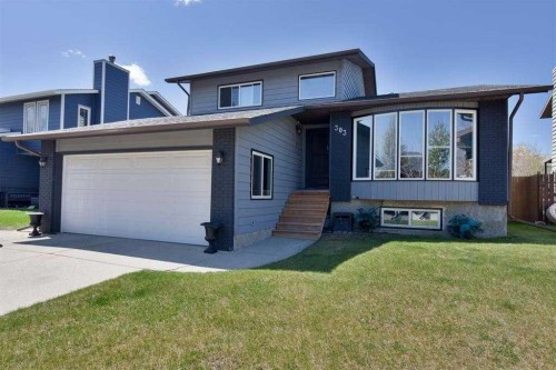 303 Woodside Place, Okotoks, AB - Outdoor
