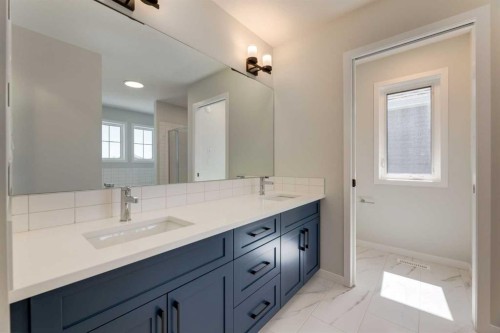32 Ellen Lane, Crossfield, AB - Indoor Photo Showing Bathroom