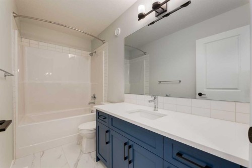 32 Ellen Lane, Crossfield, AB - Indoor Photo Showing Bathroom