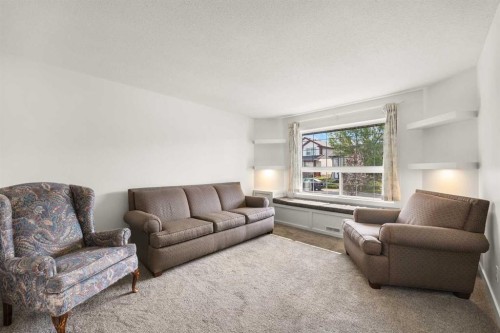 223 Coventry Road Ne, Calgary, AB - Indoor Photo Showing Living Room