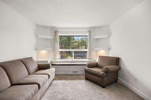 223 Coventry Road Ne, Calgary, AB - Indoor Photo Showing Living Room