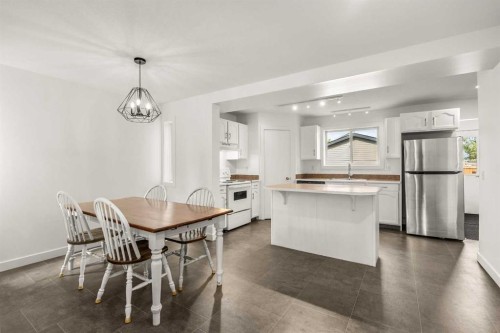223 Coventry Road Ne, Calgary, AB - Indoor