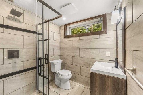 223 Coventry Road Ne, Calgary, AB - Indoor Photo Showing Bathroom