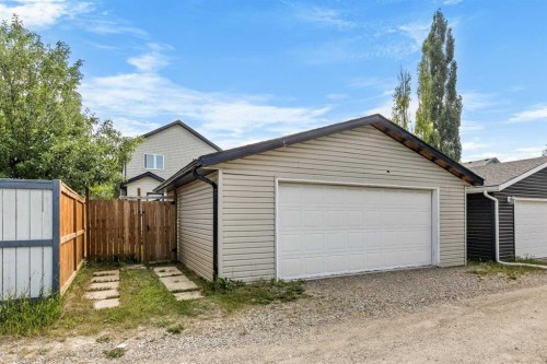223 Coventry Road Ne, Calgary, AB - Outdoor