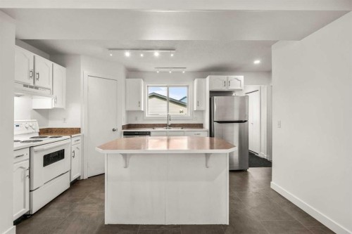 223 Coventry Road Ne, Calgary, AB - Indoor Photo Showing Kitchen