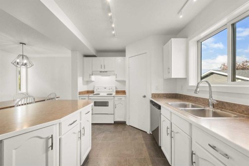 223 Coventry Road Ne, Calgary, AB - Indoor Photo Showing Kitchen With Double Sink