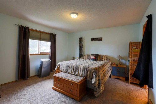 89 Athabasca Crescent, Crossfield, AB - Indoor Photo Showing Bedroom