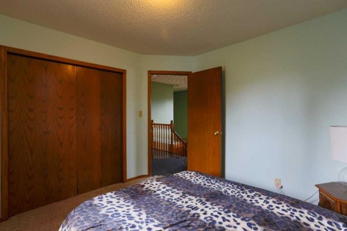 89 Athabasca Crescent, Crossfield, AB - Indoor Photo Showing Bedroom