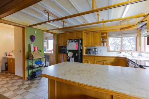 89 Athabasca Crescent, Crossfield, AB - Indoor Photo Showing Kitchen With Double Sink
