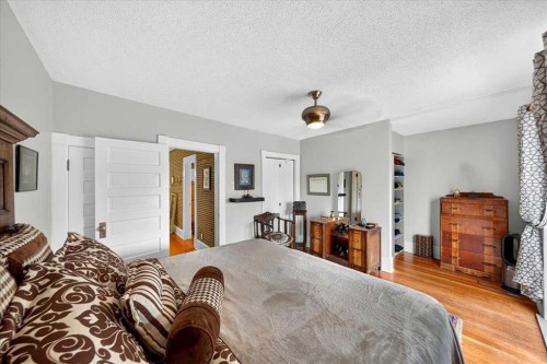 2410 16 Street Sw, Calgary, AB - Indoor Photo Showing Bedroom