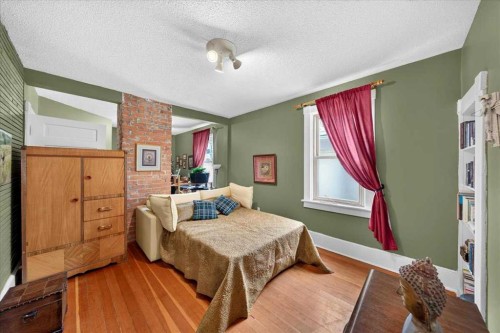 2410 16 Street Sw, Calgary, AB - Indoor Photo Showing Bedroom