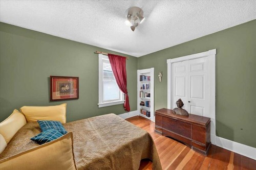2410 16 Street Sw, Calgary, AB - Indoor Photo Showing Bedroom