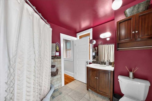 2410 16 Street Sw, Calgary, AB - Indoor Photo Showing Bathroom