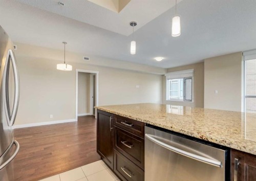 408-32 Varsity Estates Circle Nw, Calgary, AB - Indoor Photo Showing Kitchen