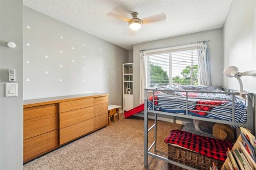 1046 Rundle Crescent Ne, Calgary, AB - Indoor Photo Showing Bedroom