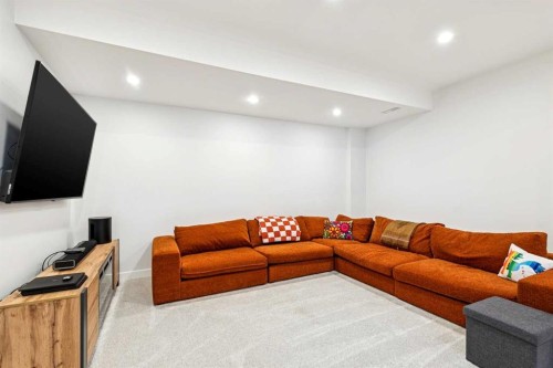 1046 Rundle Crescent Ne, Calgary, AB - Indoor