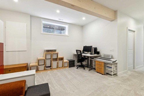 1046 Rundle Crescent Ne, Calgary, AB - Indoor
