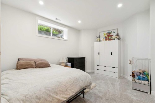 1046 Rundle Crescent Ne, Calgary, AB - Indoor Photo Showing Bedroom
