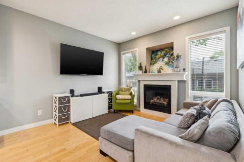 1046 Rundle Crescent Ne, Calgary, AB - Indoor Photo Showing Living Room With Fireplace