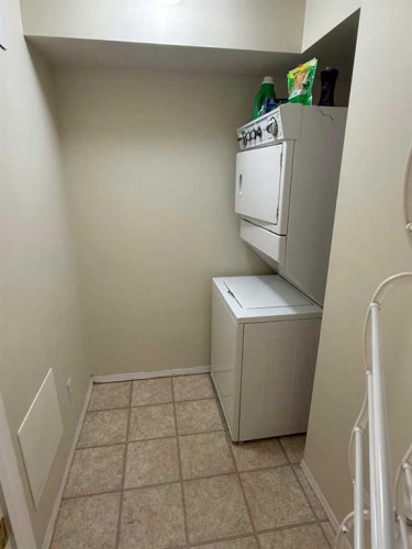 310-60 Lawford Avenue, Red Deer, AB - Indoor Photo Showing Laundry Room