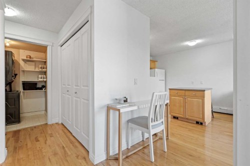 403-222 5 Avenue Ne, Calgary, AB - Indoor Photo Showing Other Room