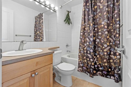 403-222 5 Avenue Ne, Calgary, AB - Indoor Photo Showing Bathroom