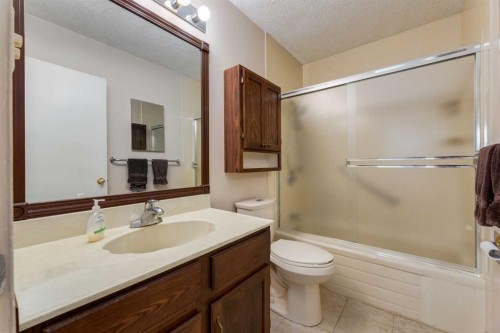 228 Maple Court Crescent Se, Calgary, AB - Indoor Photo Showing Bathroom