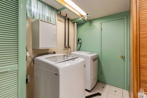 228 Maple Court Crescent Se, Calgary, AB - Indoor Photo Showing Laundry Room