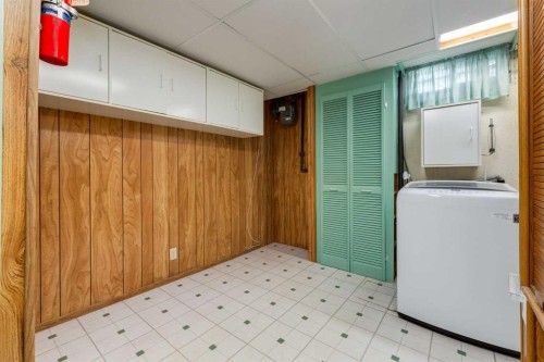 228 Maple Court Crescent Se, Calgary, AB - Indoor