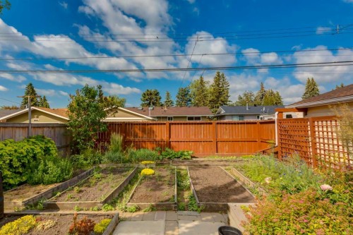 228 Maple Court Crescent Se, Calgary, AB - Outdoor